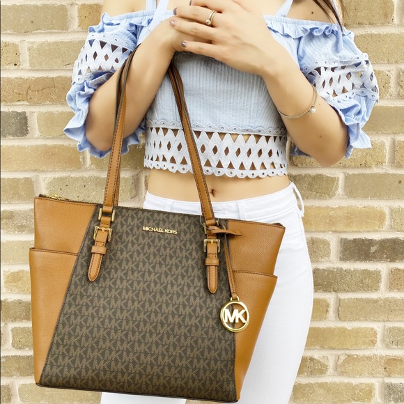 Sale🥰🥰Michael kors tote and wallet Bundle - Picture 5 of 8